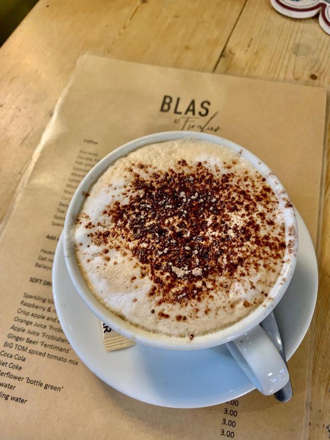 Blas At Fronlas Cafe - The Heart Of Newport Newport  Exteriér fotografie
